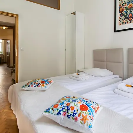 Ground Floor Family Krakau