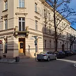 Ground Floor Family