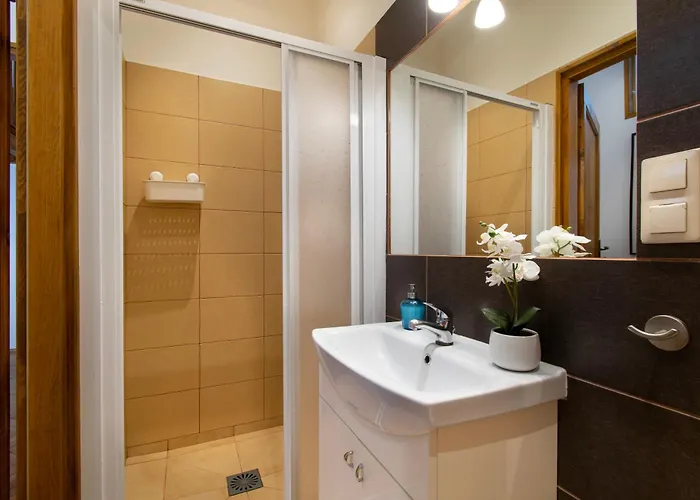 Lägenhet Ground Floor Family